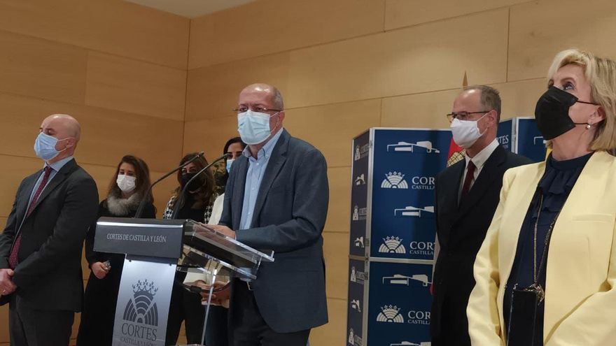 La llamada de Mañueco a Igea: "Hola, Paco, que sepas que estás cesado tú y todos los consejeros de Ciudadanos"