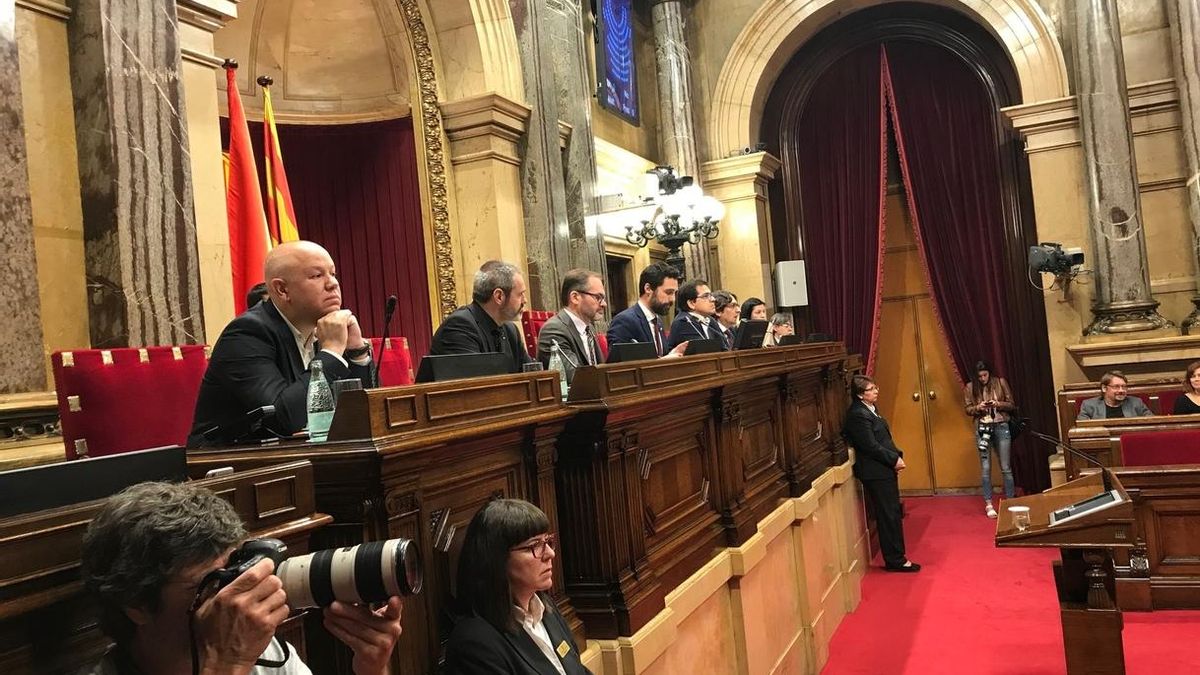 Los letrados del Parlament proponen sustituir a los diputados suspendidos por diputados de su grupo