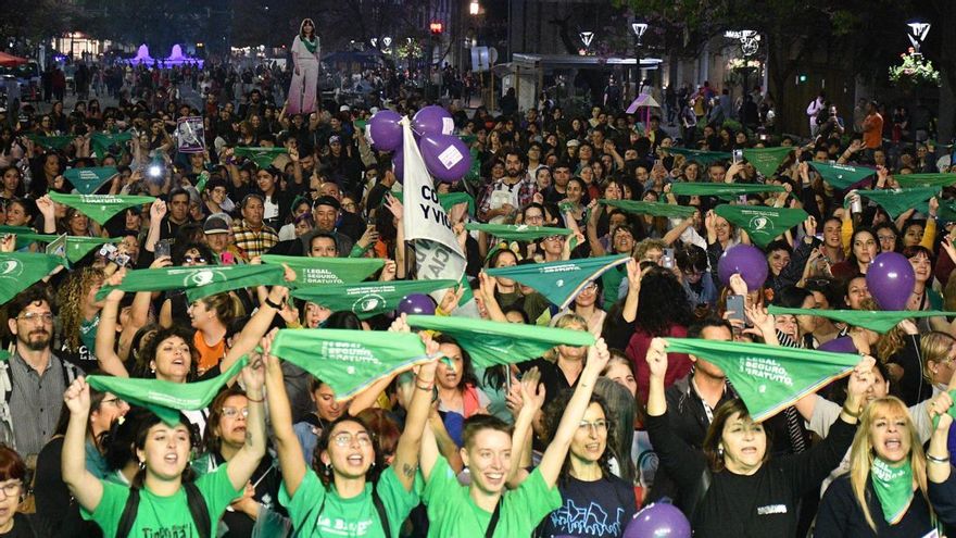 "La libertad es nuestra”: las nuevas olas de la Marea Verde marcharon contra el avance de las derechas