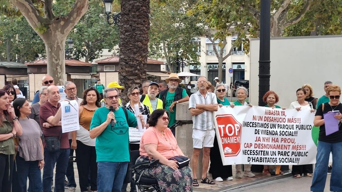 La PAH denuncia que la Generalitat deixa sota mínims la unitat antidesnonaments malgrat liderar-los la Comunitat, amb 8,2 al dia