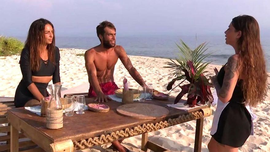 'Supervivientes' reencontró a Anita y Montoya con Gabriella, y destapó su infidelidad a Manuel antes de juntarles