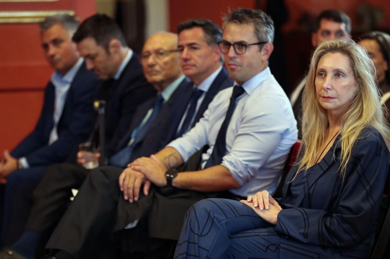 Eduardo Menem, el exsenador y espada parlamentaria de los 90, estuvo presente en la reunión junto a su hijo Martín.