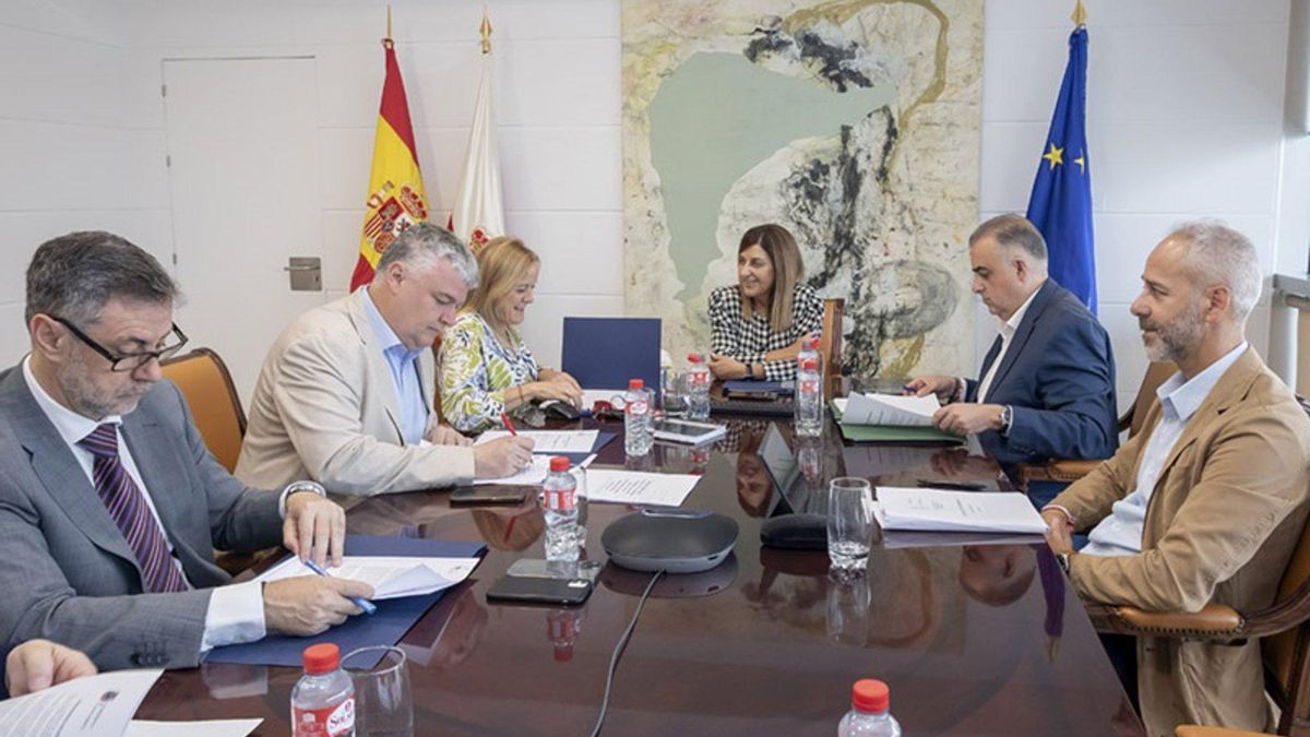 El Gobierno de Cantabria aprueba el proyecto de presupuestos sin haber cerrado un acuerdo con el PRC