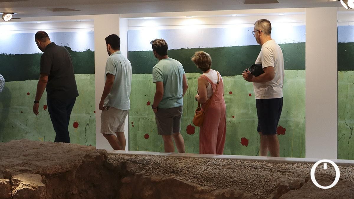 Alumnos con autismo del Torre Malmuerta exponen unas obras en las que reinterpretran cuadros de Pepe Amate