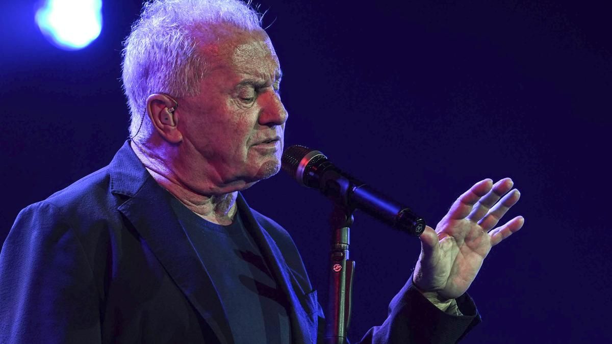 Víctor Manuel revoluciona con la palabra el Gran Teatro