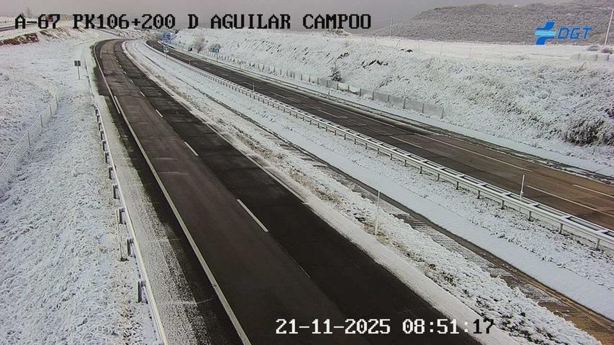 Tres tramos cortados por la nieve y otros quince con cadenas en Castilla y León