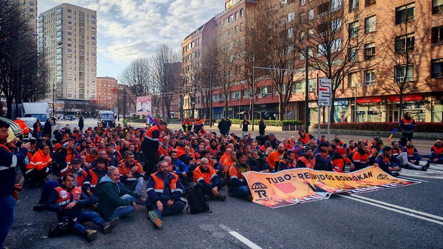 Acaban sin acuerdo las consultas del ERE de Tubos Reunidos, pero habrá reuniones el viernes en medio de la división sindical