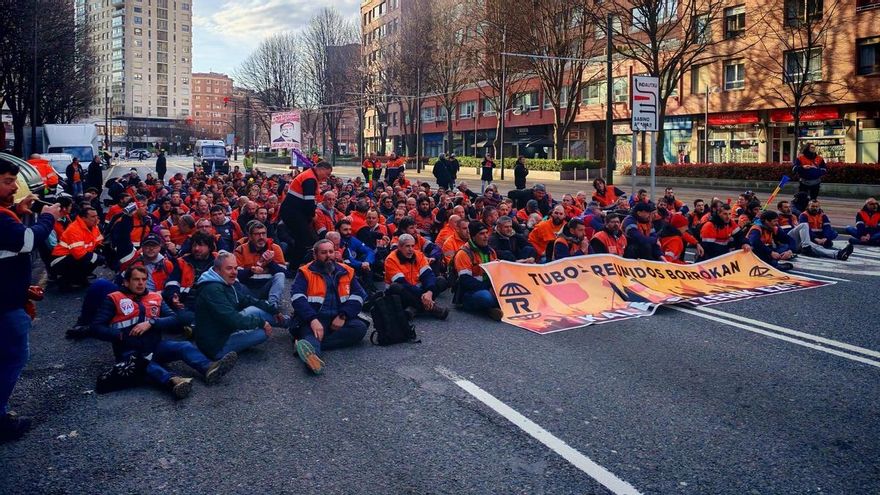 Acaban sin acuerdo las consultas del ERE de Tubos Reunidos, pero habrá reuniones el viernes en medio de la división sindical