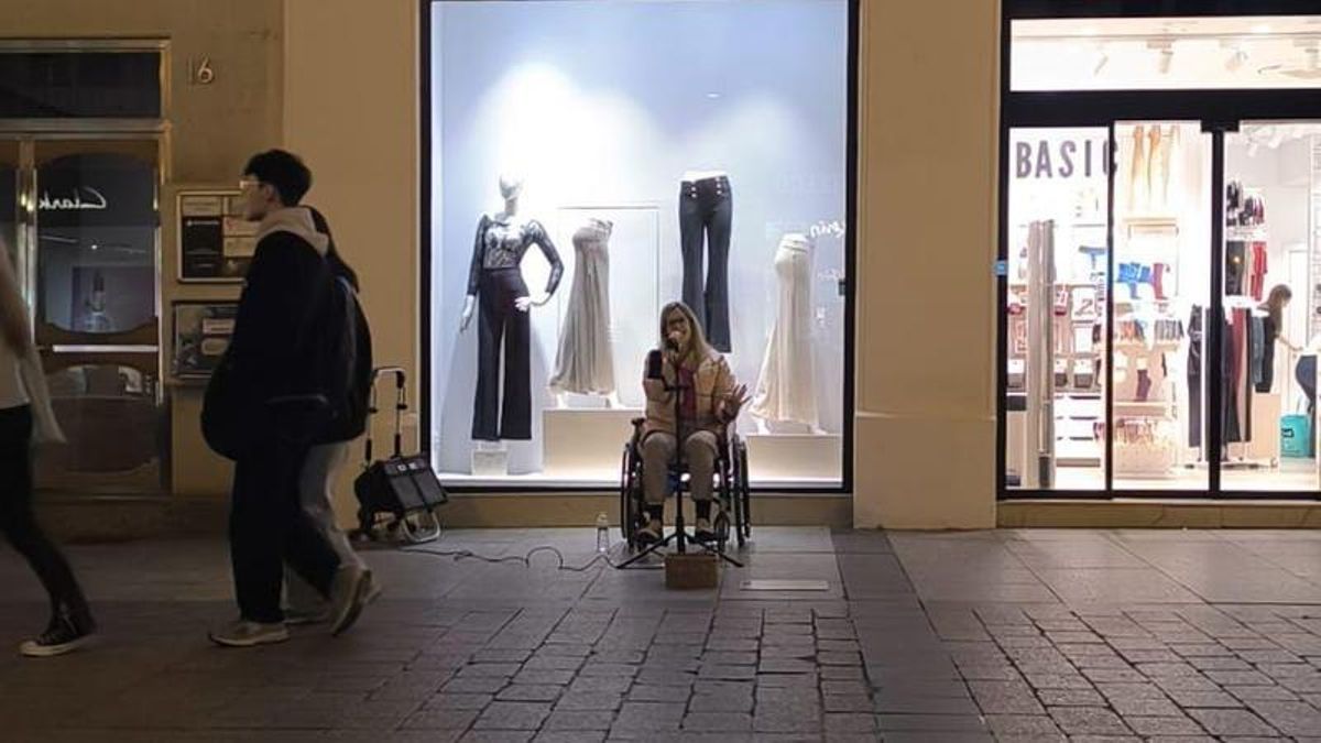 700 euros de multa a una artista callejera en Zaragoza pese a tener licencia: "Dicen que me pasé cinco minutos, no es verdad"