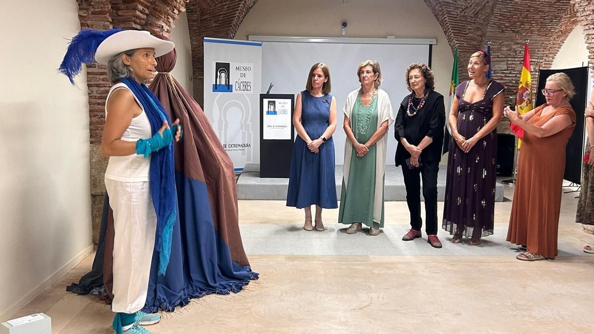 El arte textil que reivindica el trabajo invisible de las mujeres llega al Museo de Cáceres