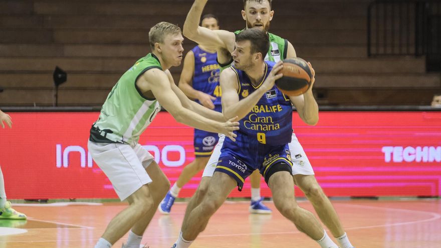El Herbalife Gran canaria se cuela ´in extremis´ en ´play-off´ frente a un Coosur Betis férreo