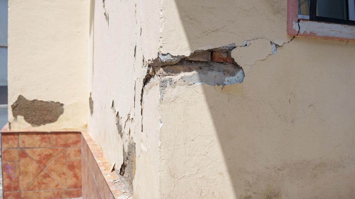 Consecuencias del terremoto de magnitud 4.8 en edificios y viviendas de la ciudad de Granada el pasado viernes. Imagen de archivo.