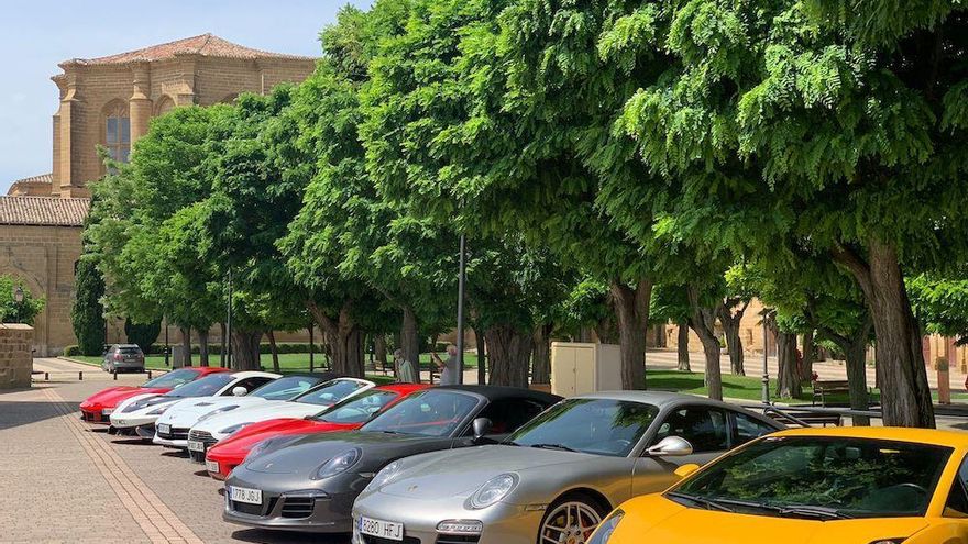 Casalarreina acoge una concentración de coches de lujo