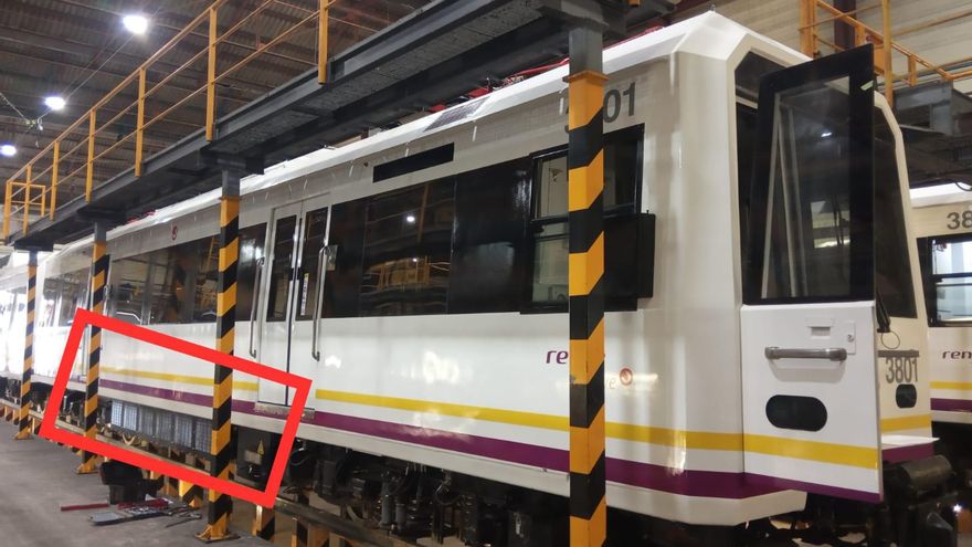 Unidad de FEVE con la zona con componentes que contienen amanto en el recuadro marcado en rojo.