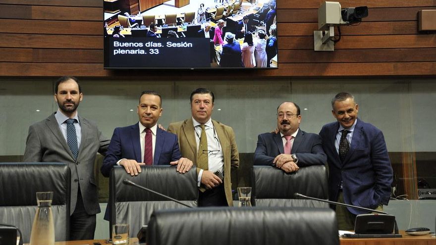 Vox llama a filas a sus diputados para que no aprueben el presupuesto de Guardiola si acepta acoger migrantes