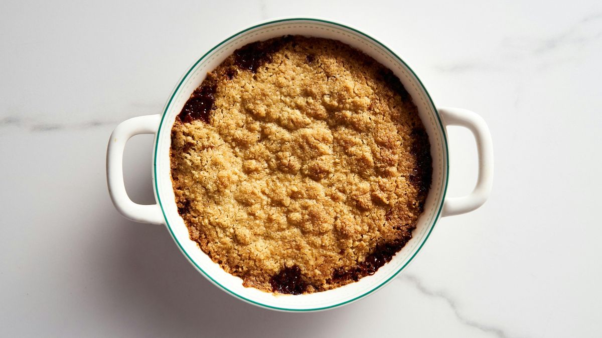 Crumble deliciosa combinando la acidez de la frambuesa y la dulzura melosa, densa y aterciopelada del melocotón