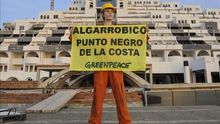 Greenpeace pinta de negro el hotel El Algarrobico/Foto: EFE
