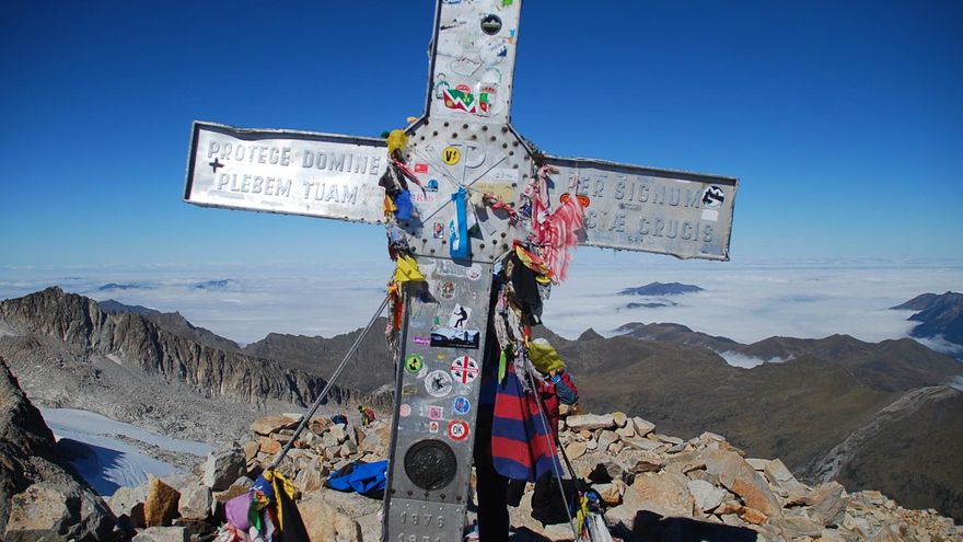 La desaparición de la cruz del Aneto agita el debate en la montaña: "El cristianismo procura dejar su marca en las cumbres"
