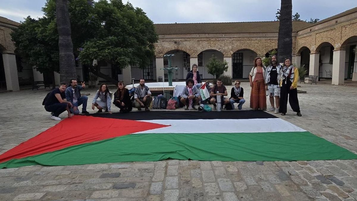 Activistas de Marea Palestina se encierran en la Escuela de Arte de Huelva para exigir la ruptura de relaciones con Israel