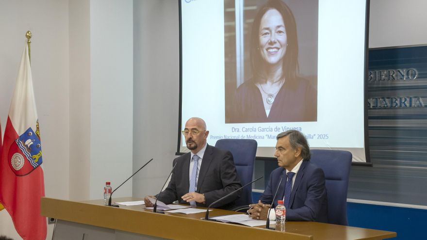 El consejero de Salud, César Pascual, informa, en rueda de prensa, del Premio Nacional de Medicina Marqués de Valdecilla.
