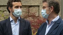 Pablo Casado, junto al presidente gallego y candidato a la reelección, Alberto Núñez Feijóo, en un acto en Santiago el pasado domingo.