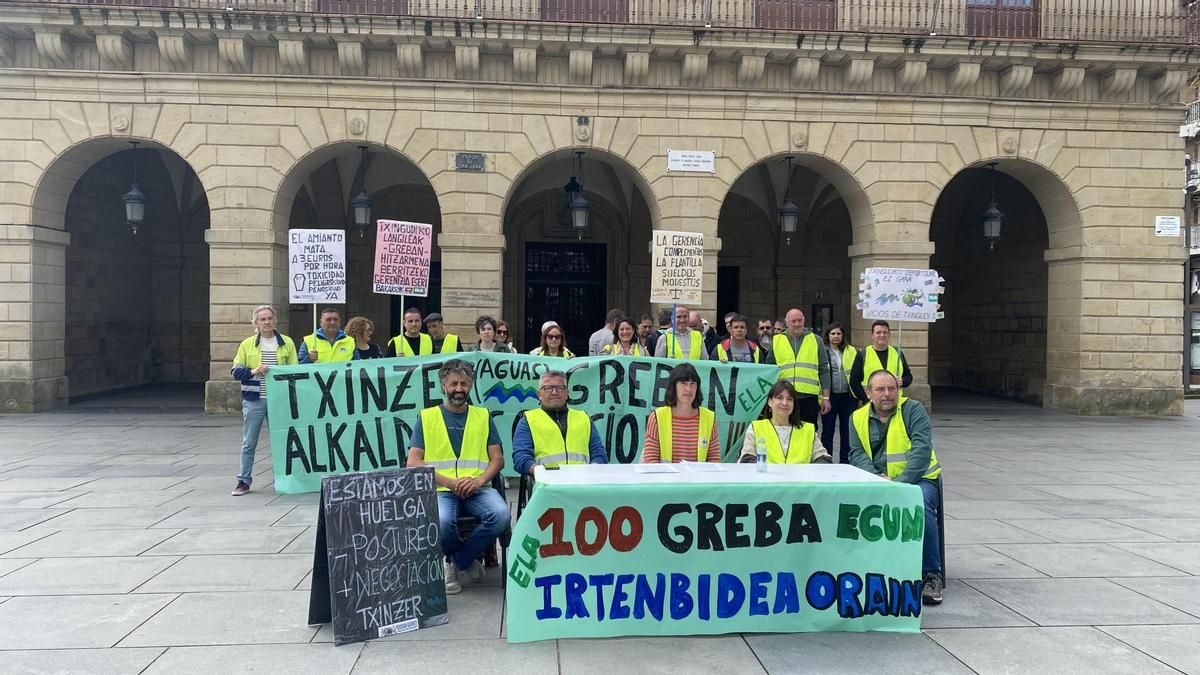 La plantilla de Txinzer de Irún y Hondarribia cumple 100 días en huelga y ELA exige una “solución política inmediata”