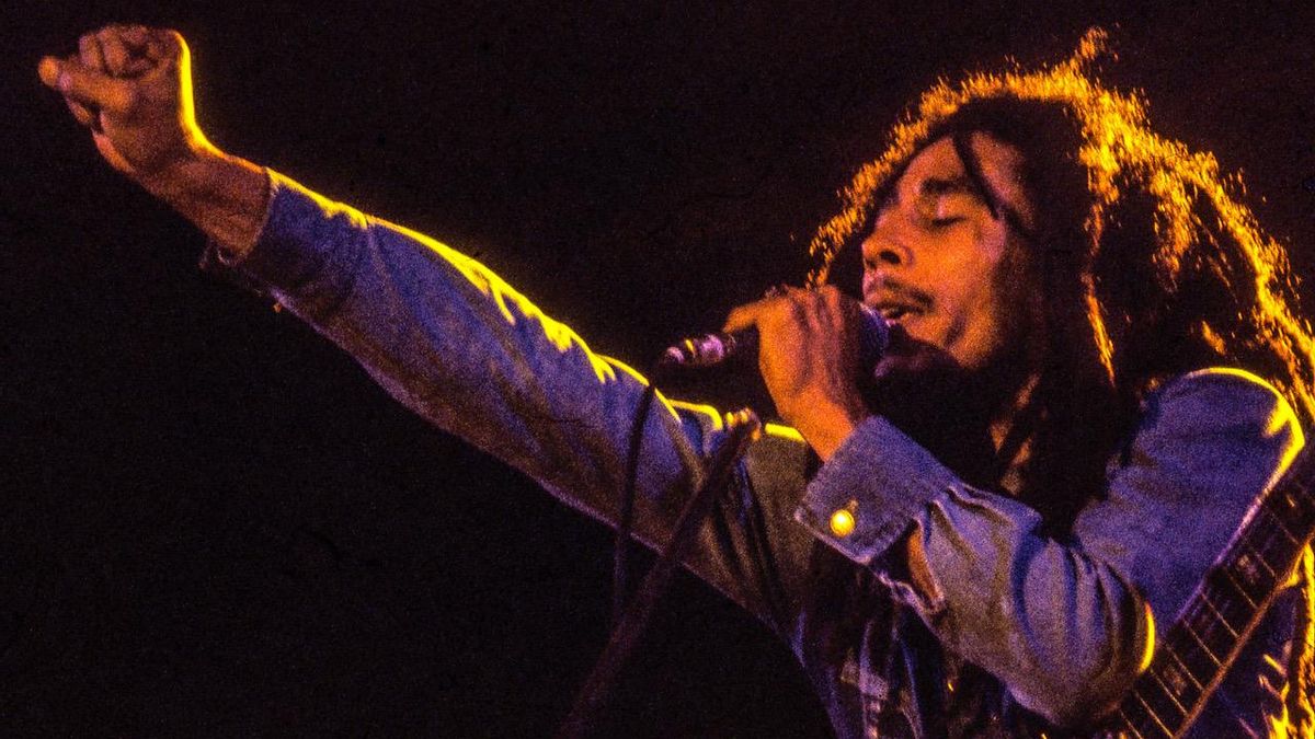 El primer (y ruinoso) concierto en España de Bob Marley, el artista 'apolítico': "¿Eres socialista?" "No, soy rastafari"