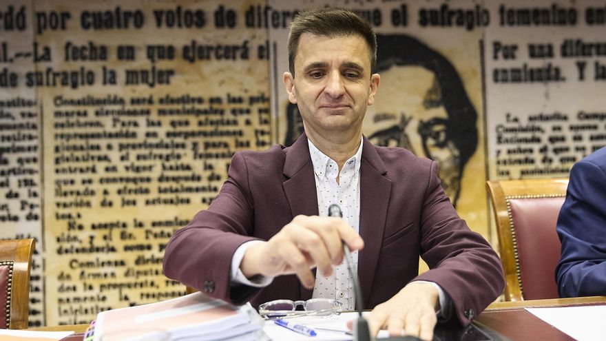 El presidente de RTVE se enfrenta a Vox por acusar a la cadena pública: "Confunden odio con libertad de expresión"