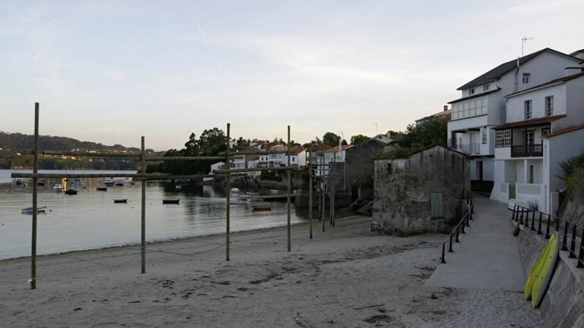 La localidad recibe su nombre por las redes que aparecían colgadas en las cabrias, secándose al sol