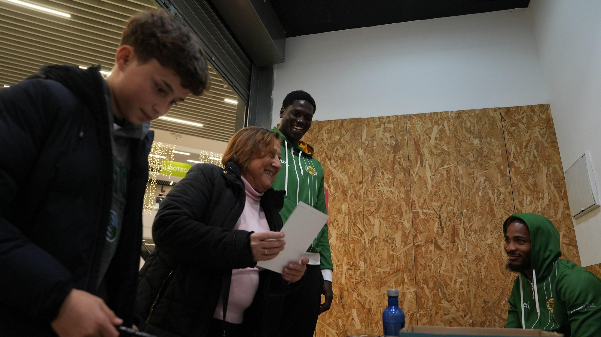 Firma de autógrafos del Coto Córdoba CB.