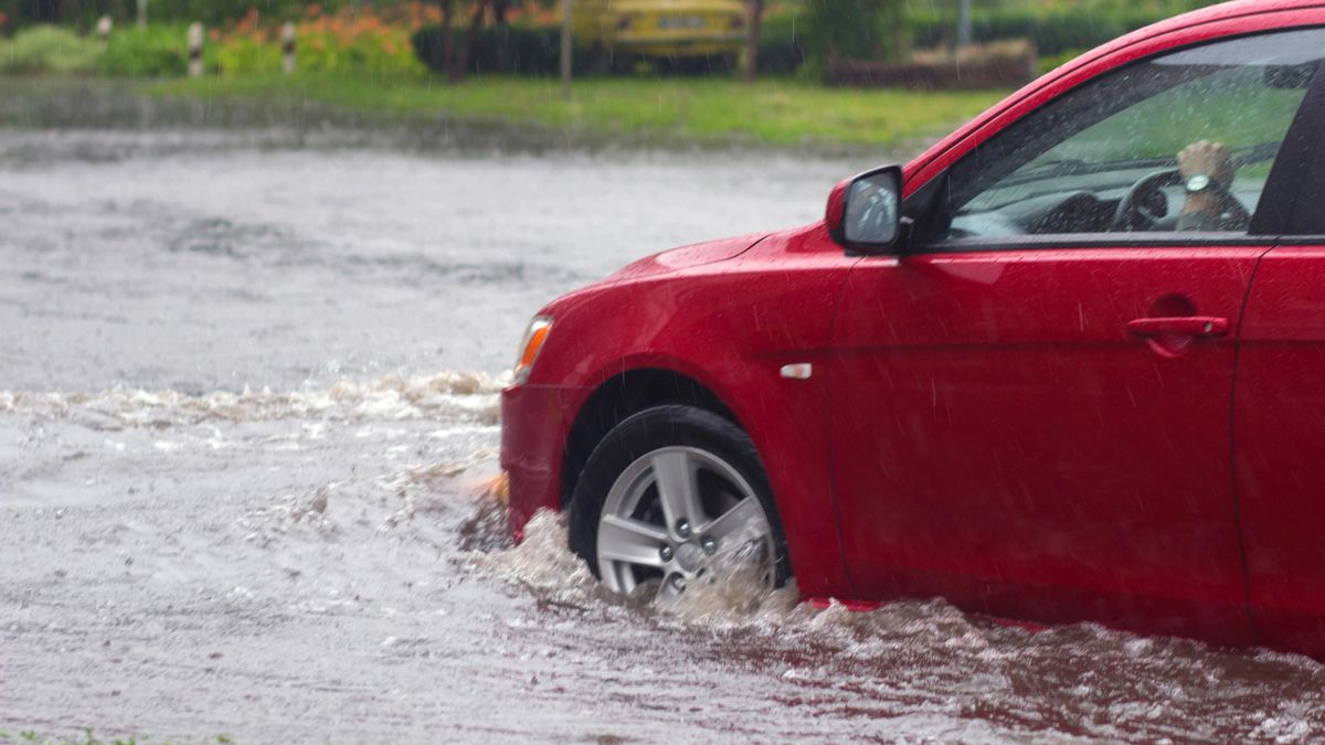 Durante episodios de lluvias torrenciales, evita las balsas de agua y los torrentes aunque parezcan poco profundos