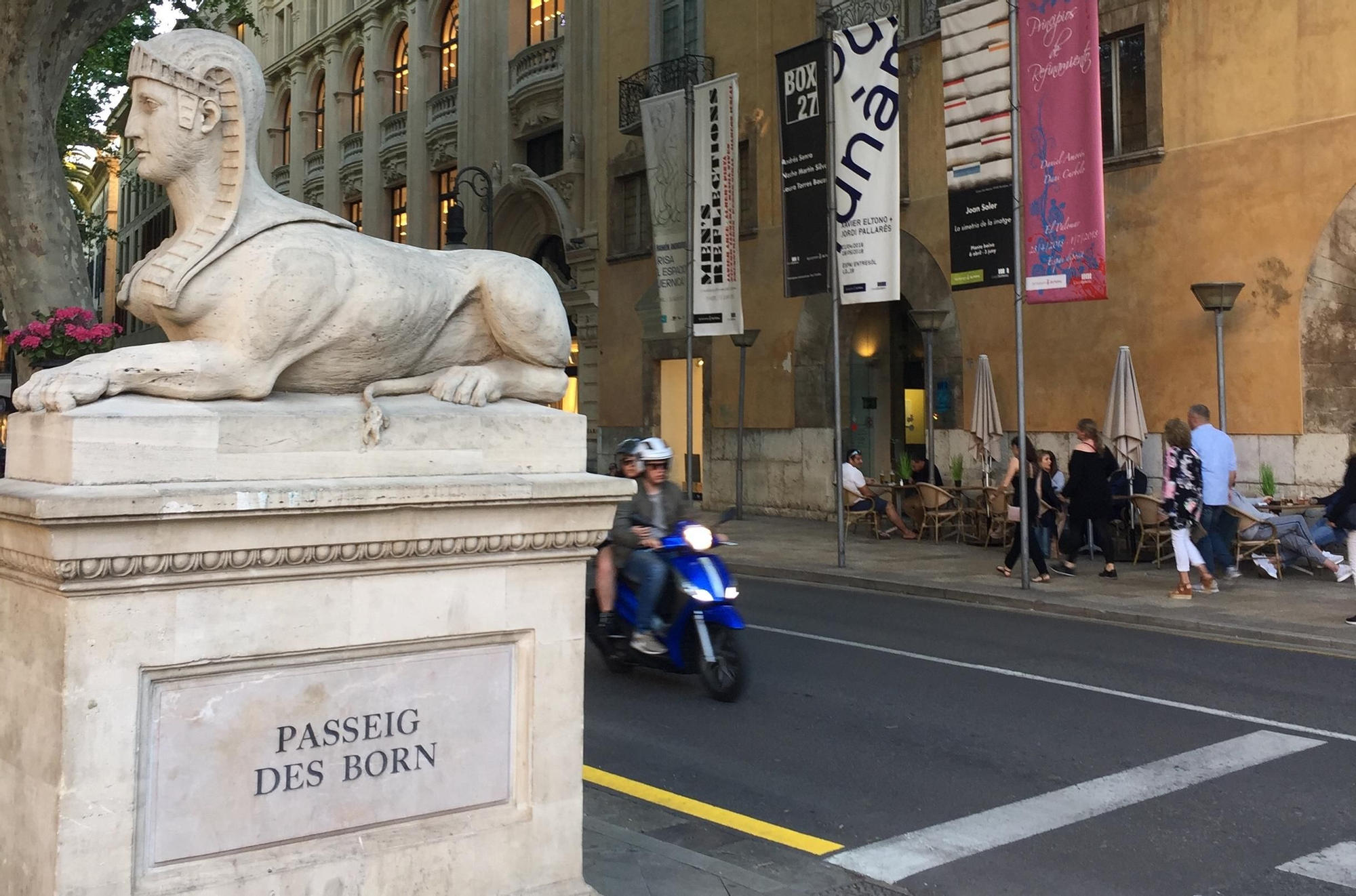 El Passeig del Born, una arteria vital de la ciudad vieja de Palma.