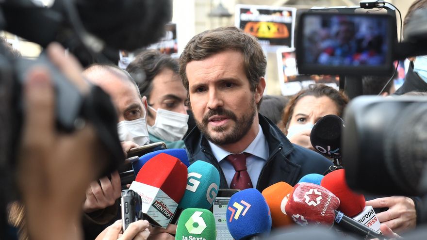 El presidente del PP, Pablo Casado, ofrece declaraciones a los medios, durante una concentración contra la reforma de la ‘Ley Mordaza’, frente a la Delegación del Gobierno, a 24 de noviembre de 2021, en Madrid, (España).