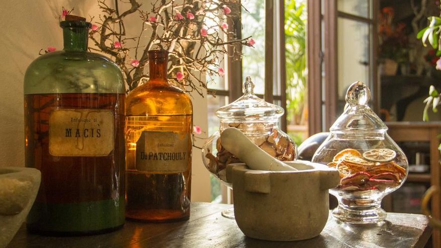 La histórica farmacia de Florencia que nació hace más de 800 años en un convento y sigue abierta hoy