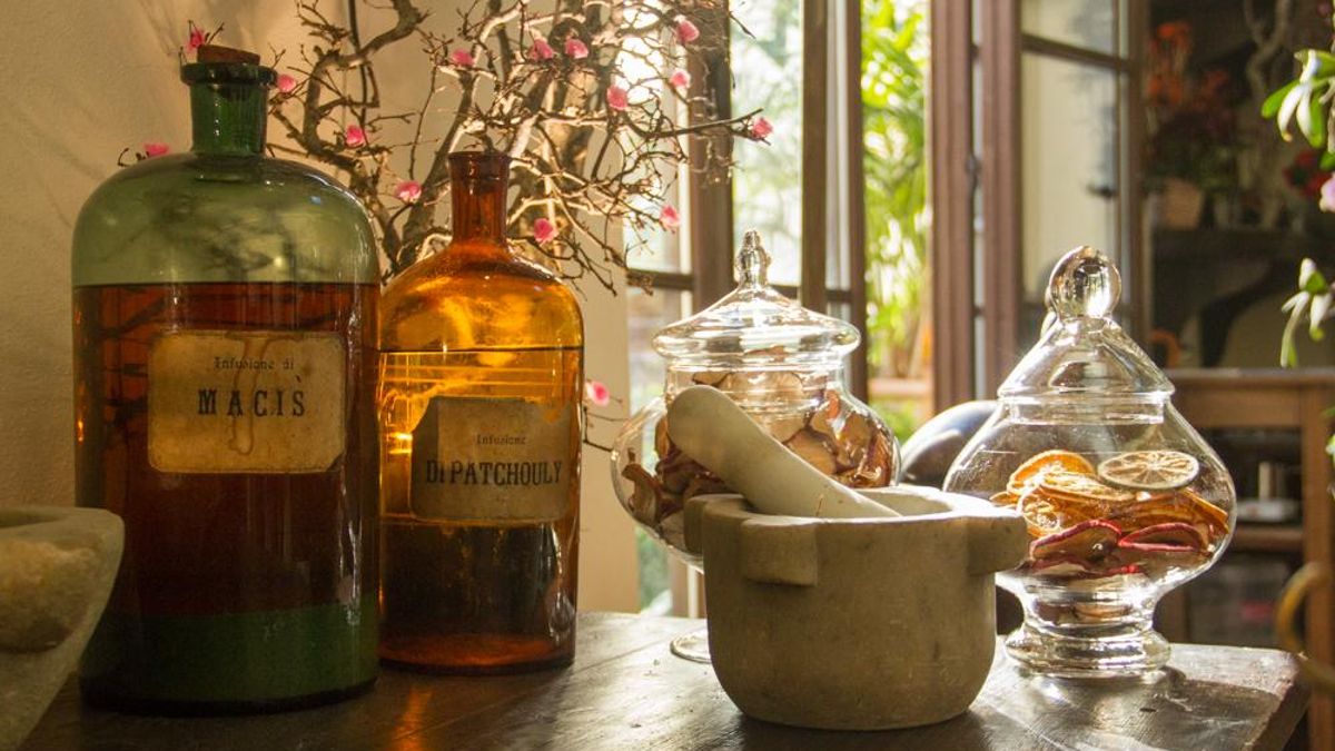 La histórica farmacia de Florencia que nació hace más de 800 años en un convento y sigue abierta hoy