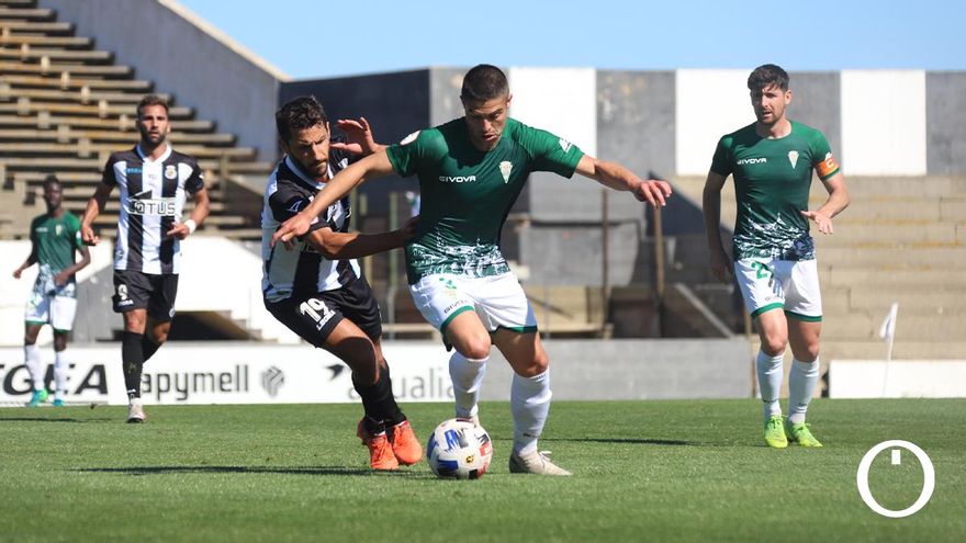 Jesús Álvaro, en el duelo con el Linense.