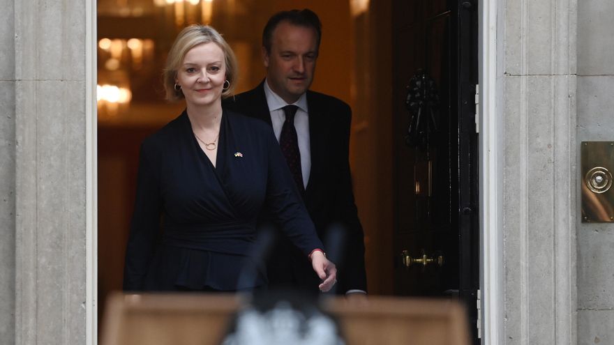 La dimisión de Liz Truss abre un nuevo proceso 'tory' para elegir a su sucesor, ¿y ahora qué?