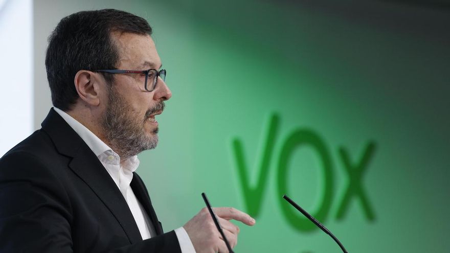 El portavoz de Vox, José Antonio Fúster, durante la rueda de prensa que ha ofrecido este lunes, posterior al Comité de Acción Política del partido