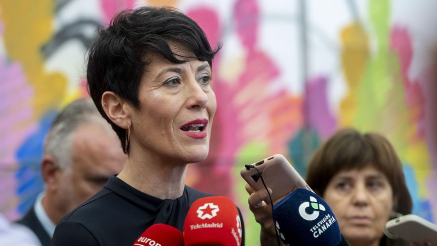 Archivo - La ministra de Seguridad Social, Elma Saiz, ofrece declaraciones tras la Conferencia Sectorial de la Inmigración, en la sede del Ministerio.