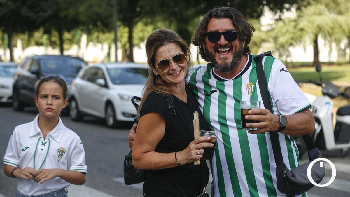 Hermanamiento entre aficionados del Córdoba CF y el Real Betis en la Peña 'Las Leyendas del Córdoba CF'