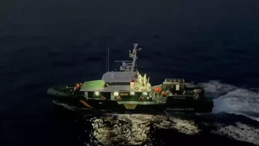 Dispositivo para localizar a una persona que cayó al mar de un crucero entre La Palma y Tenerife