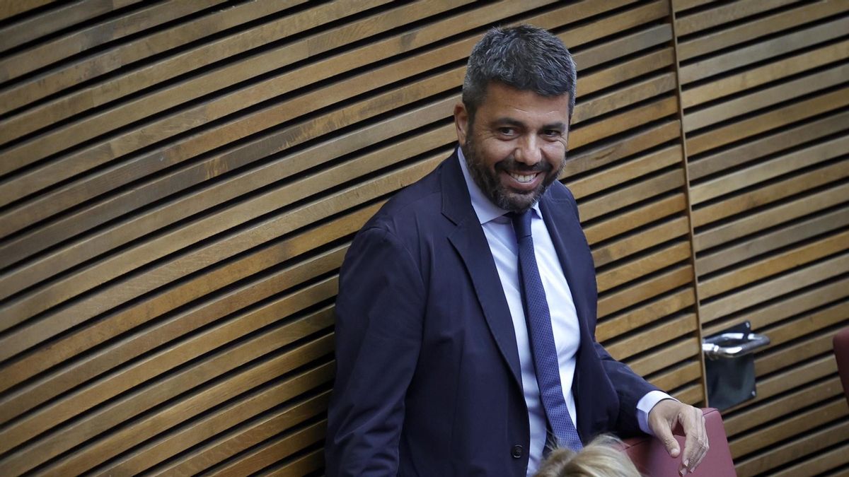 Per què Mazón pot estar un dimarts a la platja? Els diputats valencians no publiquen la seua agenda com a marca la llei