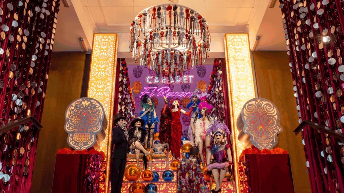 El altar de muertos de este año, inspirado en el cabaret mexicano