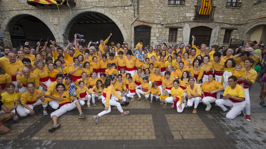 Gente de todas las generaciones disfrutan del Aplec dels Ports