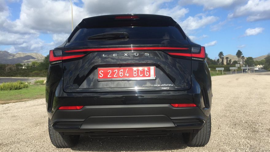 Rediseño de la parte trasera del nuevo NX de Lexus.