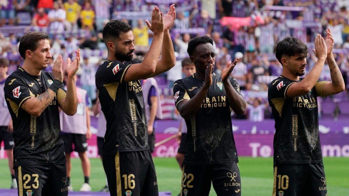 Carracedo, Rubén Alves, Diarra y Kevin Medina aplauden a la afición desplazada al José Zorrilla