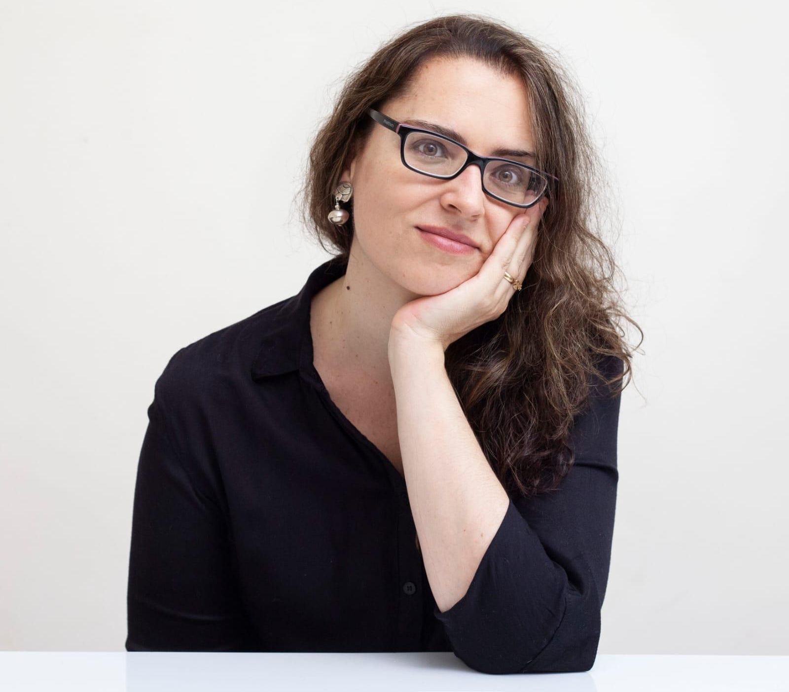 Marina Larrondo: entre la investigación y la experiencia personal, explora la maternidad desde la pérdida, el duelo y la escritura