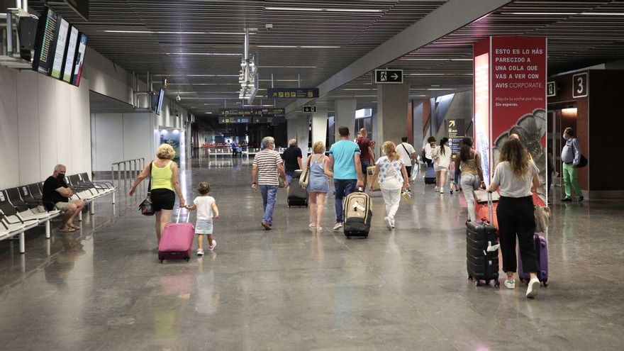 Canarias recupera al 55% de su mercado turístico al inicio de la temporada alta