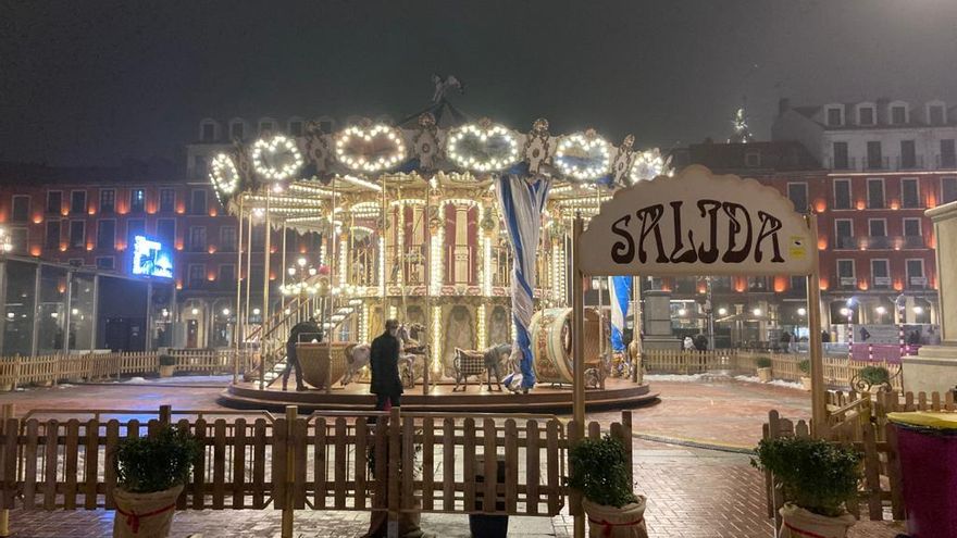 Un tiovivo en la Plaza Mayor de Valladolid.