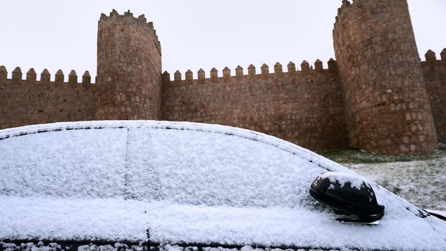 Cierres de escuelas, aeropuertos paralizados e inundaciones por temporal de frío en Europa